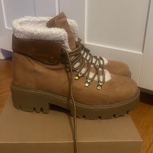 Tan ankle boots with fur